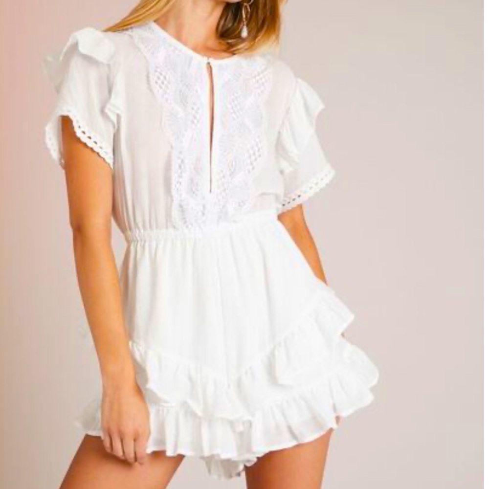 FOREVER 21 white NWT LACE ruffles western shorts ROMPER shorts MED playsuit